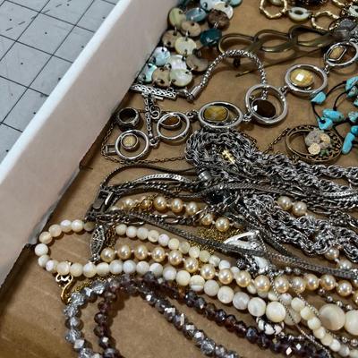 Mixed lot of Jewelry Necklaces etc.