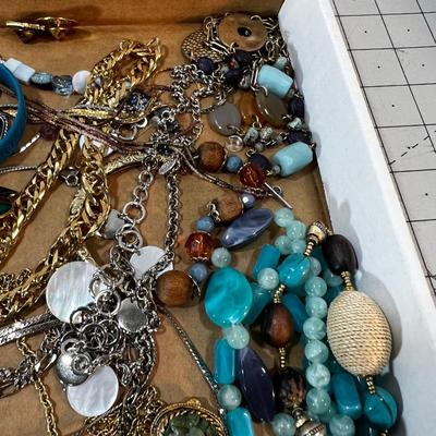 Mixed lot of Jewelry Necklaces etc.