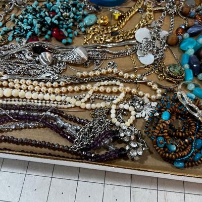 Mixed lot of Jewelry Necklaces etc.