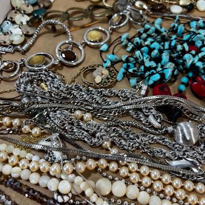 Mixed lot of Jewelry Necklaces etc.