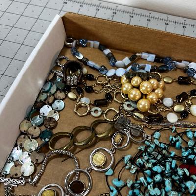 Mixed lot of Jewelry Necklaces etc.