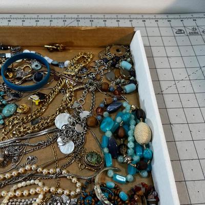 Mixed lot of Jewelry Necklaces etc.