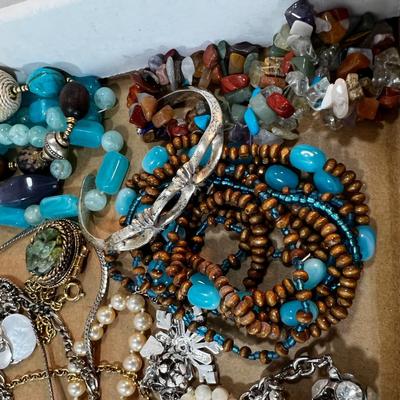 Mixed lot of Jewelry Necklaces etc.