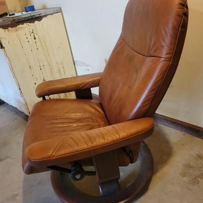 Ekornes Leather Stressless Chair and Footstool (BD-DW)