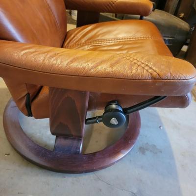 Ekornes Leather Stressless Chair and Footstool (BD-DW)