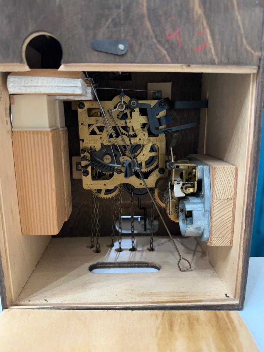 LADOR Switzerland Edelweiss Cuckoo Clock *Read Details