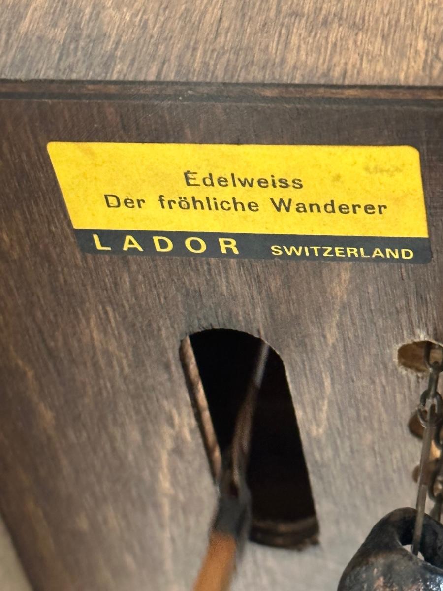 LADOR Switzerland Edelweiss Cuckoo Clock *Read Details
