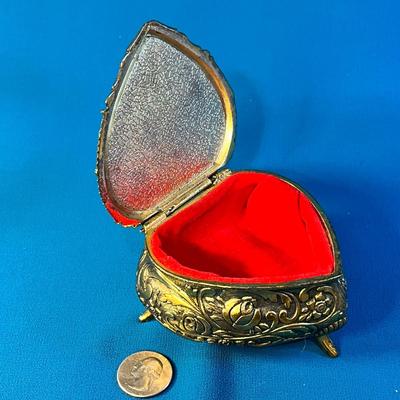 HEART SHAPED FANCY JEWELRY BOX  w/BISQUE COUPLE READING FIGURAL LID