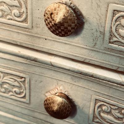 VINTAGE EMBOSSED FANCY 3-DRAWER JEWELRY BOX