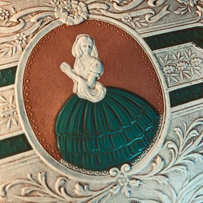 VINTAGE EMBOSSED FANCY 3-DRAWER JEWELRY BOX