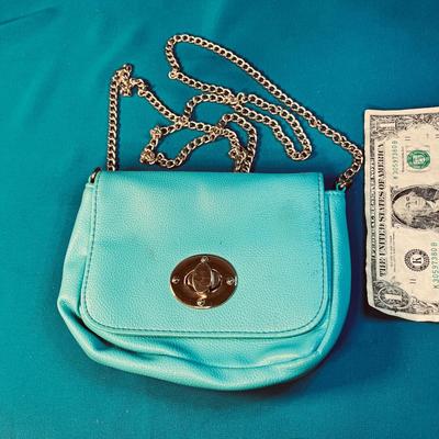 SMALL TURQUOISE FAUX LEATHER CROSS BODY PURSE WITH GOLD TONE CHAIN STRAP