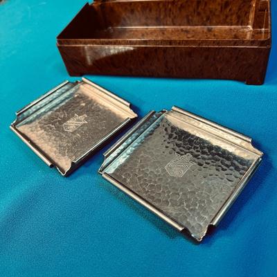 VINTAGE HICKOK MEN'S JEWELRY HOLDER BOX FOX HUNT SCENE BAKELITE?