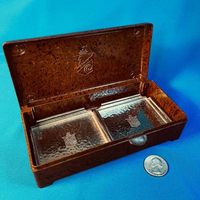 VINTAGE HICKOK MEN'S JEWELRY HOLDER BOX FOX HUNT SCENE BAKELITE?