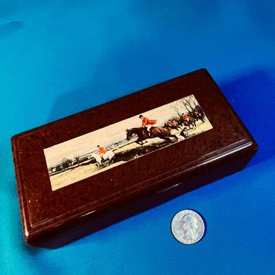 VINTAGE HICKOK MEN'S JEWELRY HOLDER BOX FOX HUNT SCENE BAKELITE?