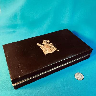 VINTAGE VELVET LINED MEN'S JEWELRY BOX w/BRASS HERALDIC SHIELD ON TOP