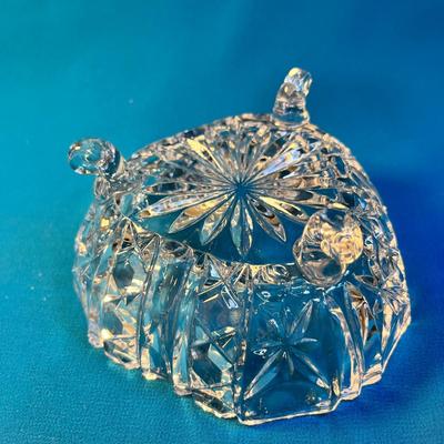 EXQUISITE TRI-FOOTED CRYSTAL CANDY DISH