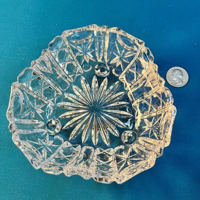 EXQUISITE TRI-FOOTED CRYSTAL CANDY DISH