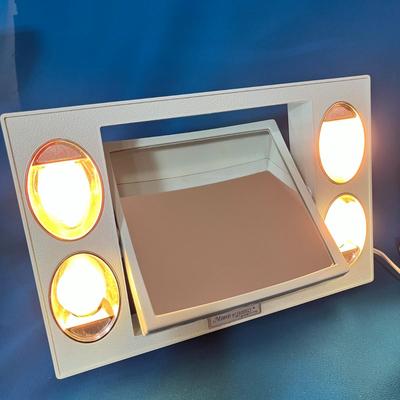 EXCELLENT "MIRROR GO LIGHTLY PETITE" LIGHTED MAKE-UP 2-SIDED MIRROR