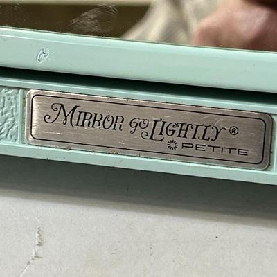 EXCELLENT "MIRROR GO LIGHTLY PETITE" LIGHTED MAKE-UP 2-SIDED MIRROR