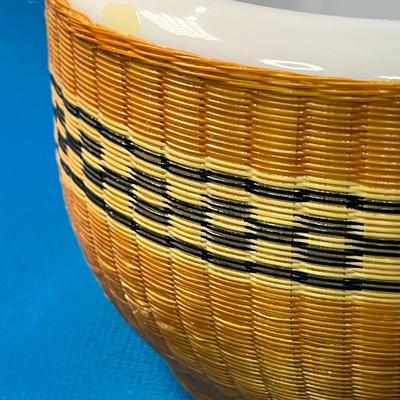 LIDDED CERAMIC BOWL WITH WOVEN BASKET SIDES, LID