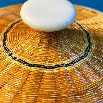 LIDDED CERAMIC BOWL WITH WOVEN BASKET SIDES, LID