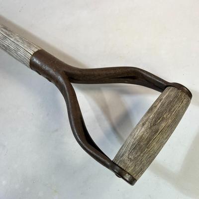 VINTAGE HEFTY GARDEN SCOOP SHOVEL