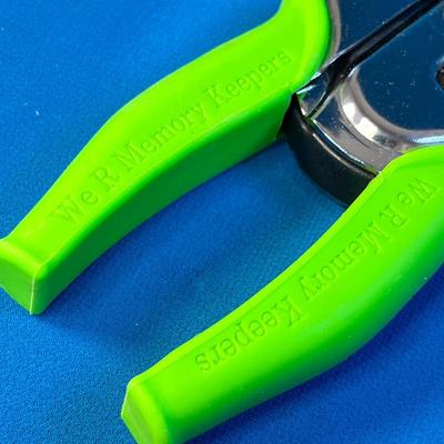 WE R MEMORY KEEPERS CROP-A-DILE ADJUSTABLE HOLE PUNCHER GREEN HANDLE