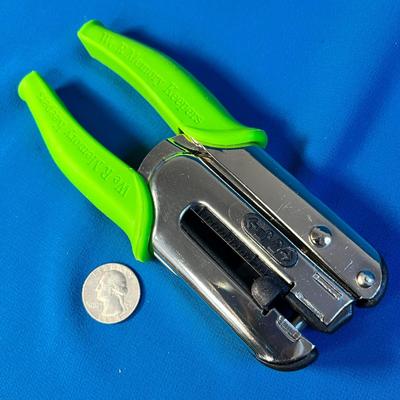 WE R MEMORY KEEPERS CROP-A-DILE ADJUSTABLE HOLE PUNCHER GREEN HANDLE