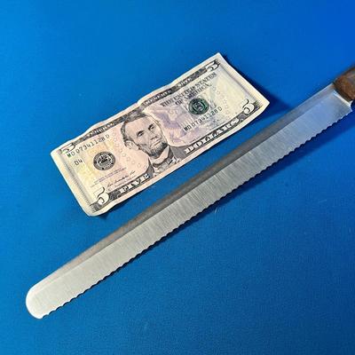 CHICAGO CUTLERY "BT10" SERRATED KITCHEN KNIFE