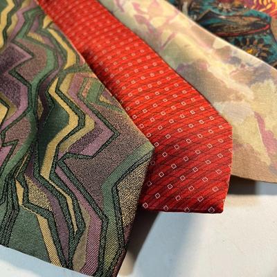 GROUP OF 6 MEN'S NECKTIES- VARIOUS BRANDS