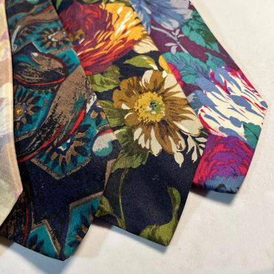 GROUP OF 6 MEN'S NECKTIES- VARIOUS BRANDS