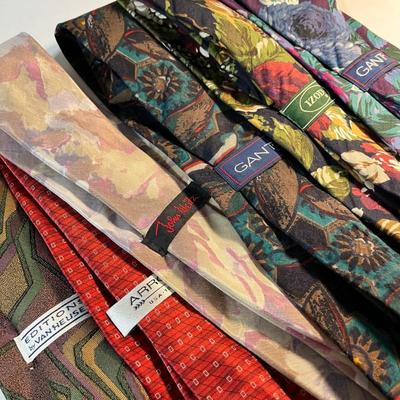 GROUP OF 6 MEN'S NECKTIES- VARIOUS BRANDS