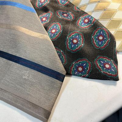GROUP OF 5 MEN'S NECKTIES- VARIOUS BRANDS
