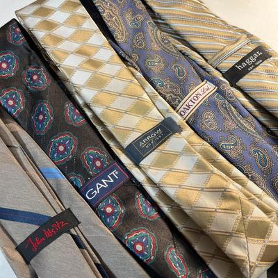 GROUP OF 5 MEN'S NECKTIES- VARIOUS BRANDS