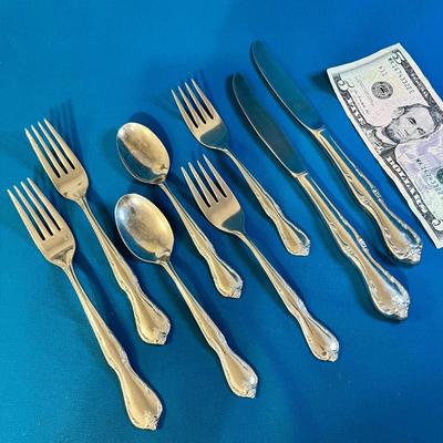 STAINLESS FLATWARE SET- SERVICE FOR 2, 8 PIECES TOTAL