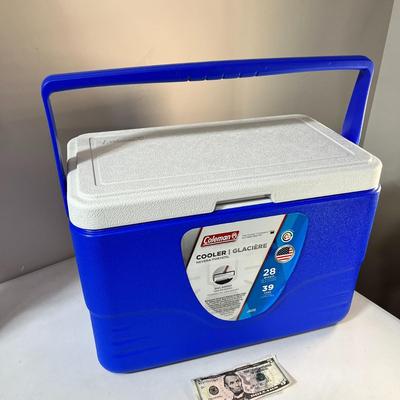 BLUE & WHITE COLEMAN 28 QT. COOLER WITH BALE HANDLE