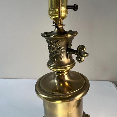 FANCY BRASSY TABLE LAMP WITH 3-D LEAVES AND BERRIES AROUND BASE