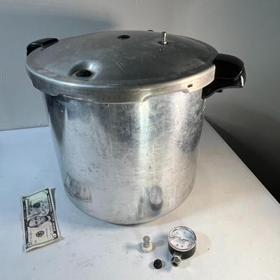 PRESTO LARGE PRESSURE COOKER/CANNER