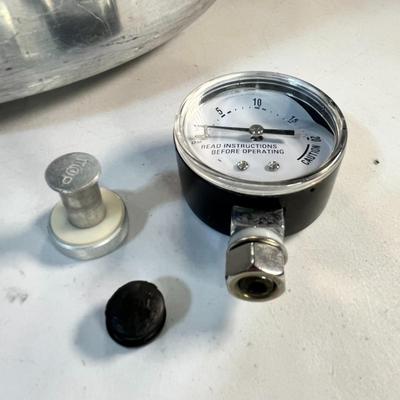 PRESTO LARGE PRESSURE COOKER/CANNER