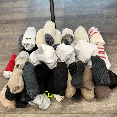GROUP OF 58 PAIRS OF WARM MEN'S SOCKS- CLEAN