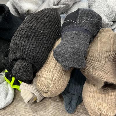 GROUP OF 58 PAIRS OF WARM MEN'S SOCKS- CLEAN