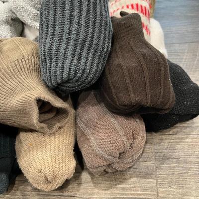 GROUP OF 58 PAIRS OF WARM MEN'S SOCKS- CLEAN
