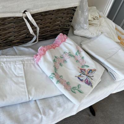 Mixed Lot of Linens 