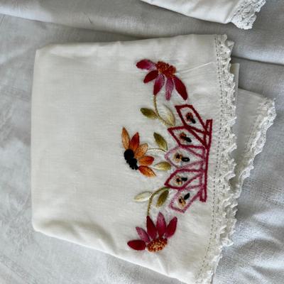 1 Set of Embroidered Standard Size Pillow Cases