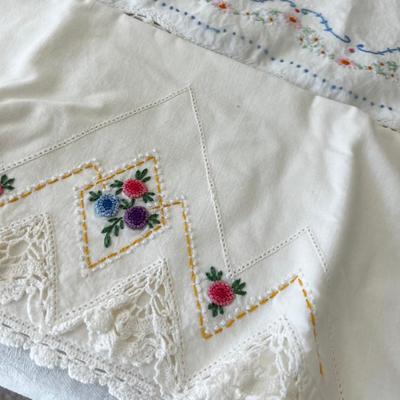 3 Single Em broided Pillowcases