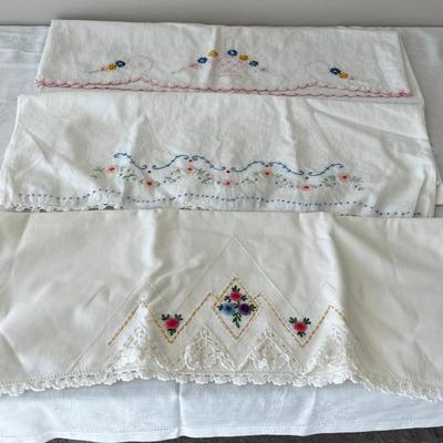 3 Single Em broided Pillowcases