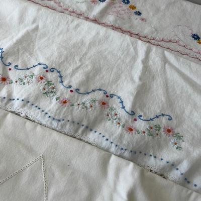 3 Single Em broided Pillowcases