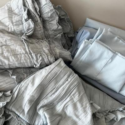 Complete situation: Shams, Duvet, Pillow Case, Sheets (may not be 100% Matching But works) 