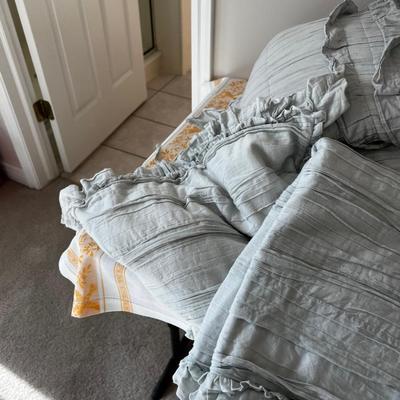 Complete situation: Shams, Duvet, Pillow Case, Sheets (may not be 100% Matching But works) 