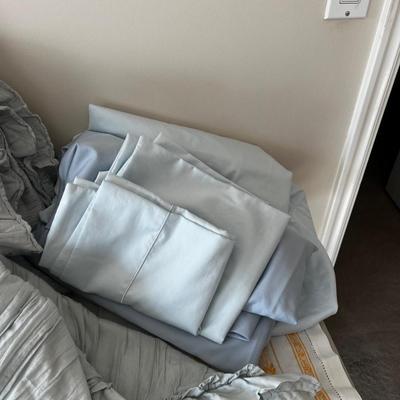 Complete situation: Shams, Duvet, Pillow Case, Sheets (may not be 100% Matching But works) 